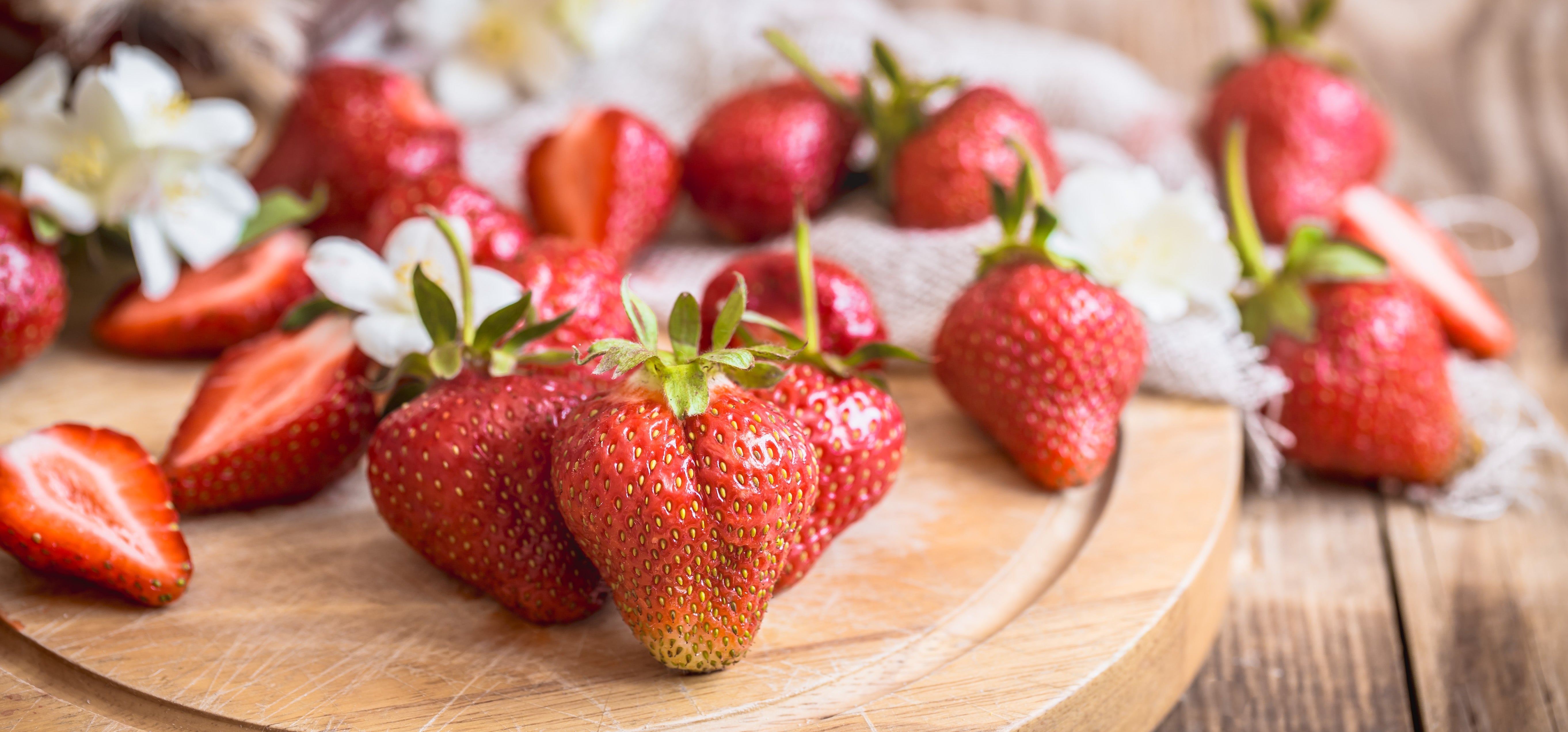 13 Science-Backed Health Benefits of Strawberries